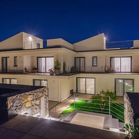 Paolimura , & Daire Aci Catena