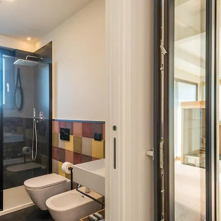 Daire Paolimura , & *