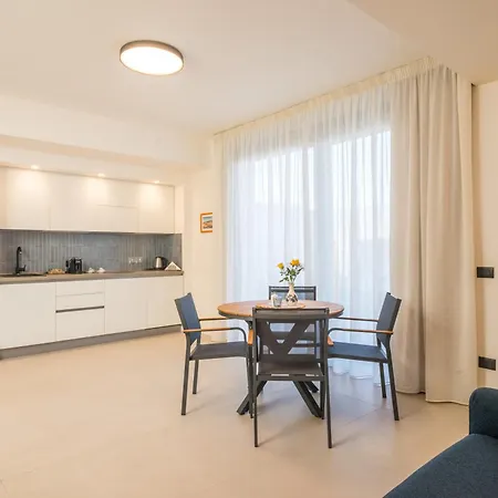 Apartment Paolimura , & *